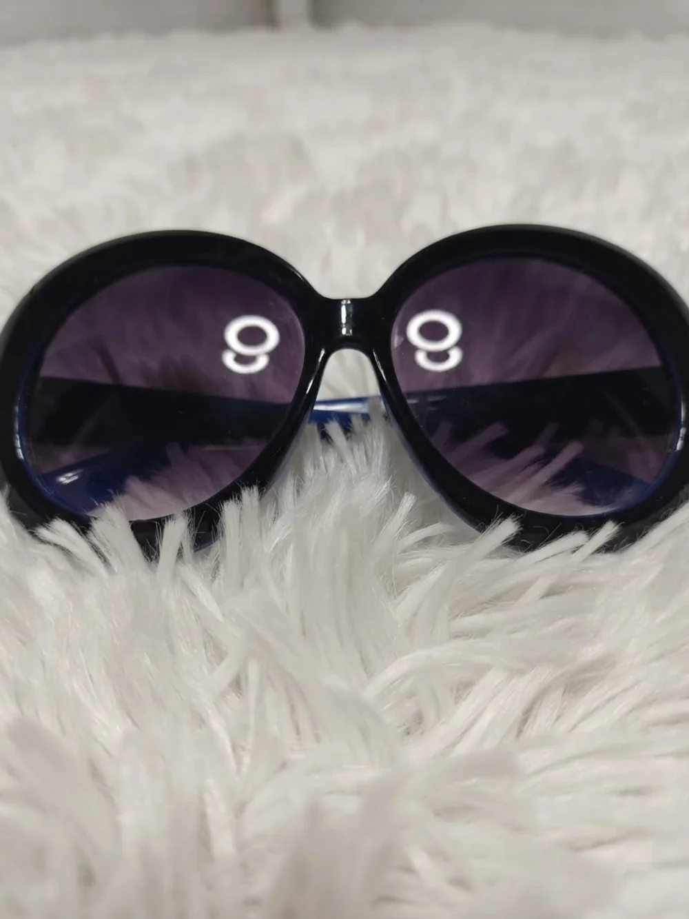 Women's Round Oversized Sophisticated Style Sunglasses - Black